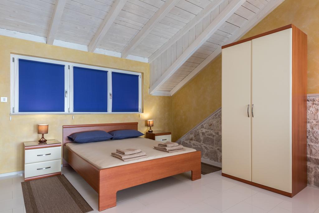 Holiday Home Luna Оребич Экстерьер фото